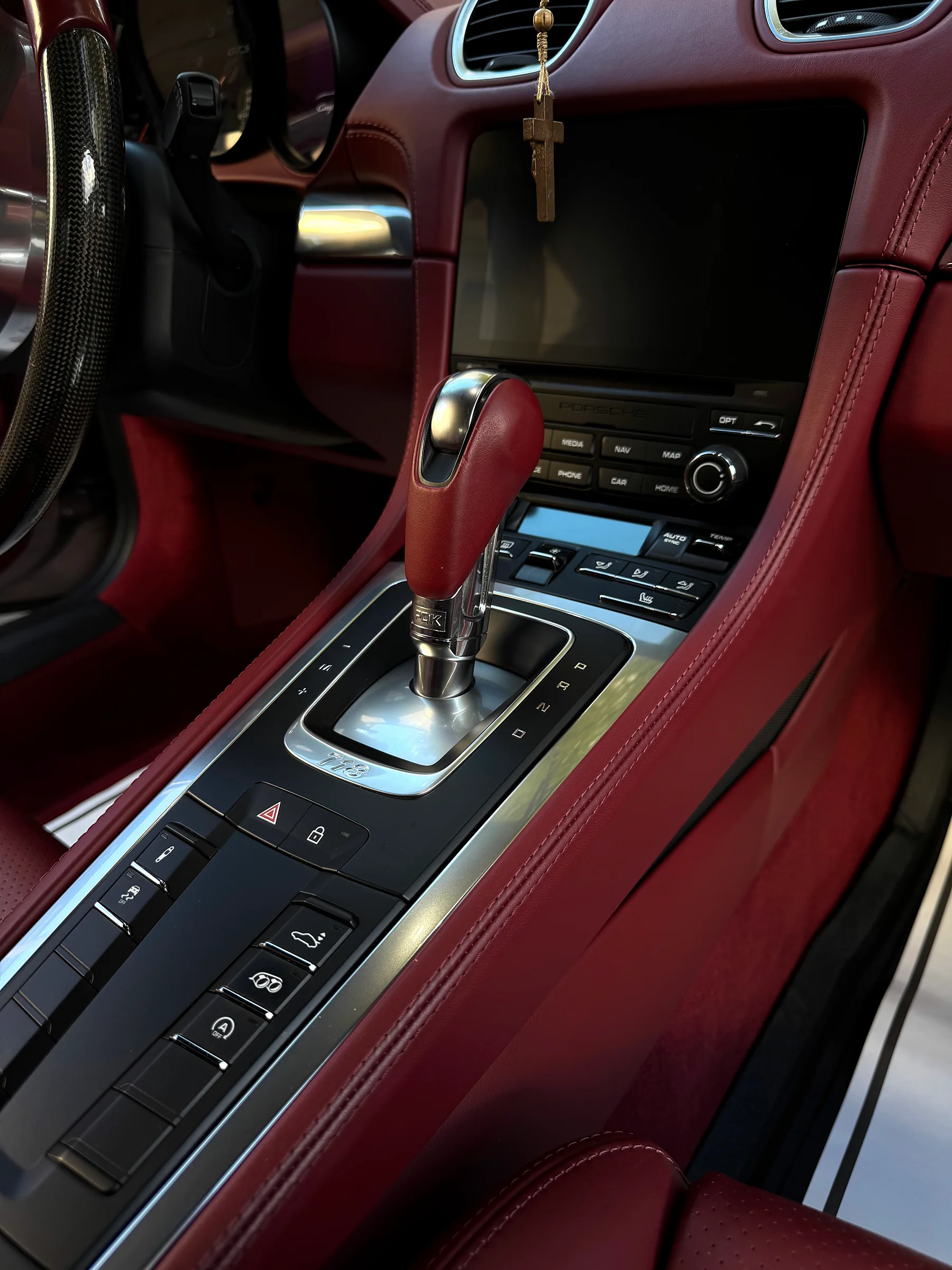 Saubere Mittelkonsole im Porsche 718