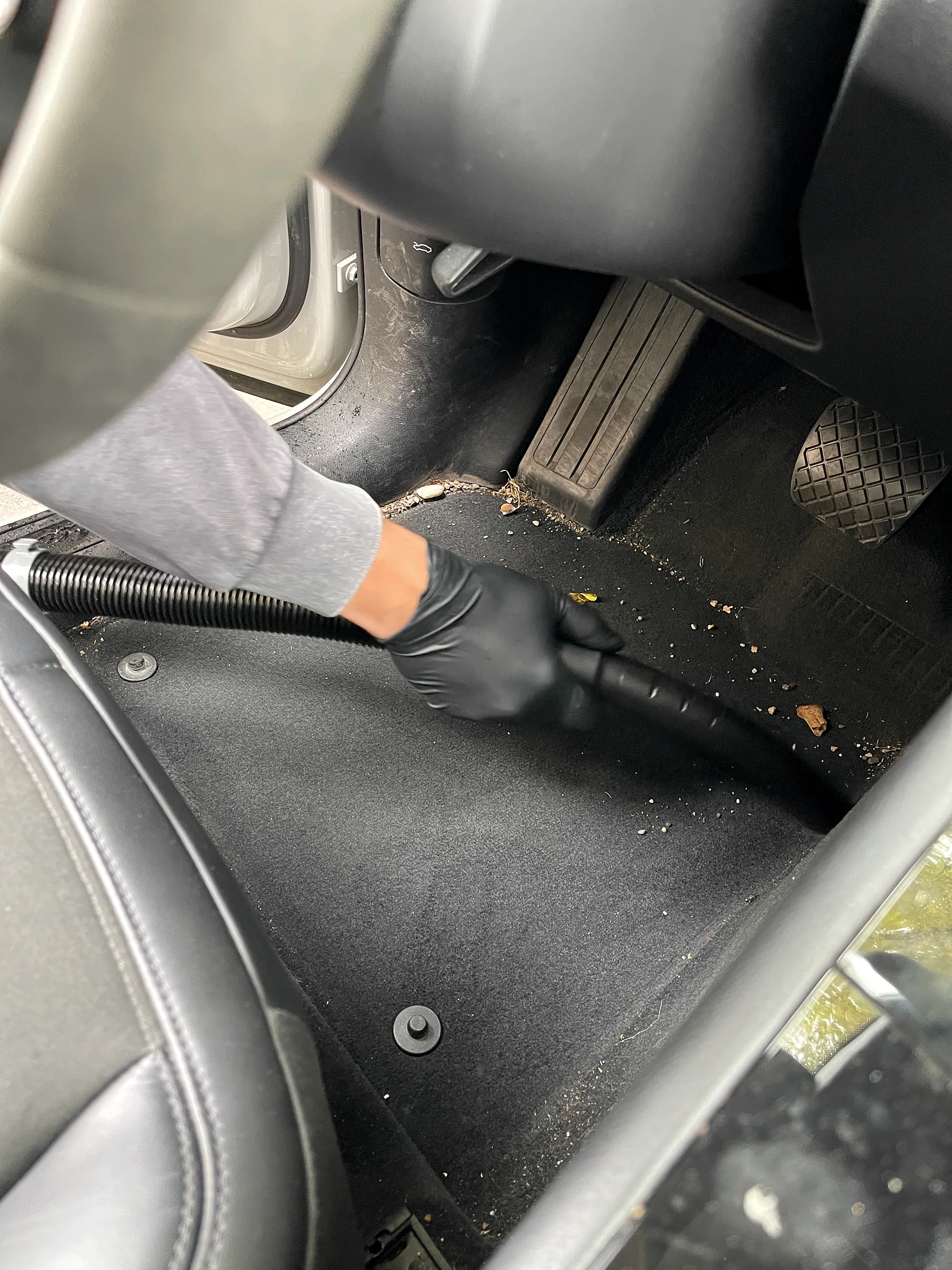 Porsche Fußraum während des Saugens