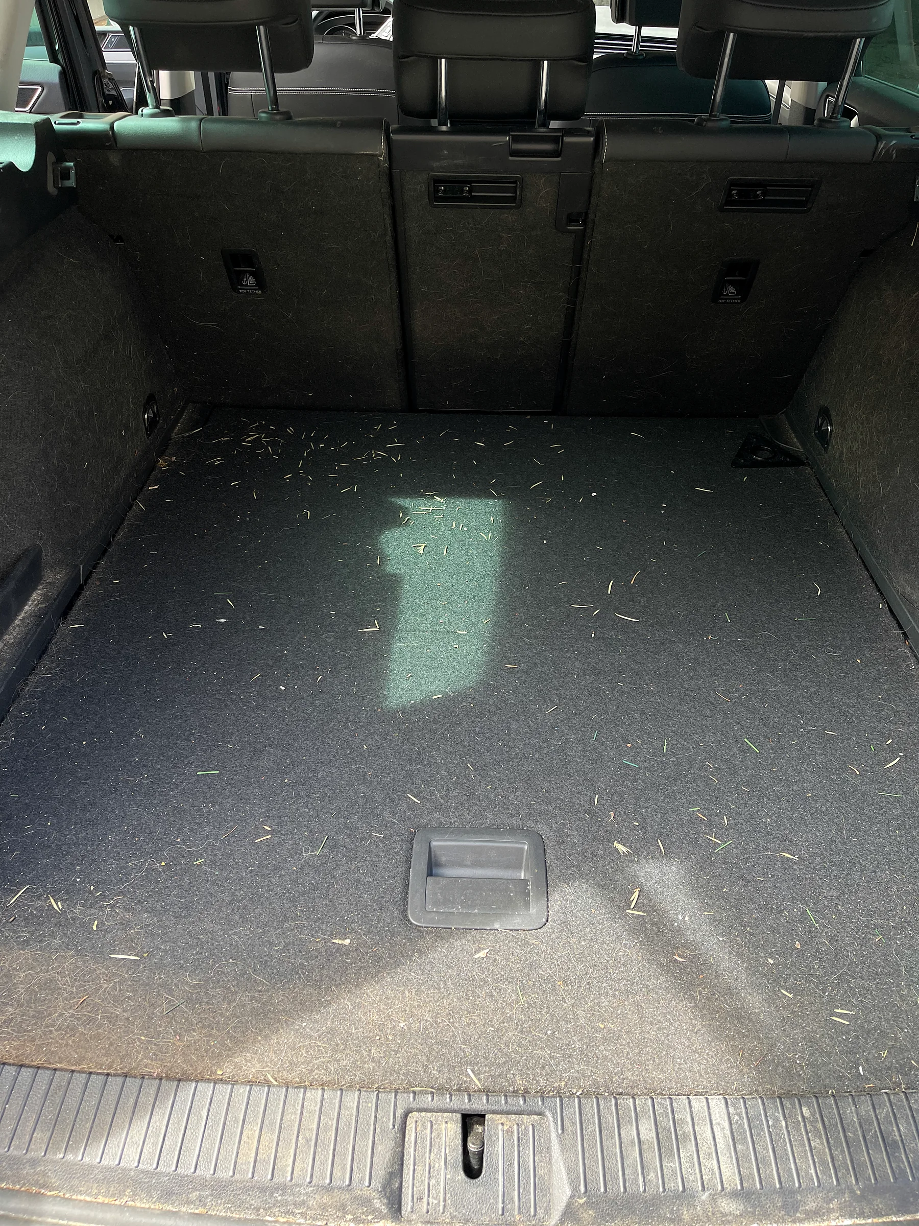 Verschmutzter Gepäckraum im Passat Variant