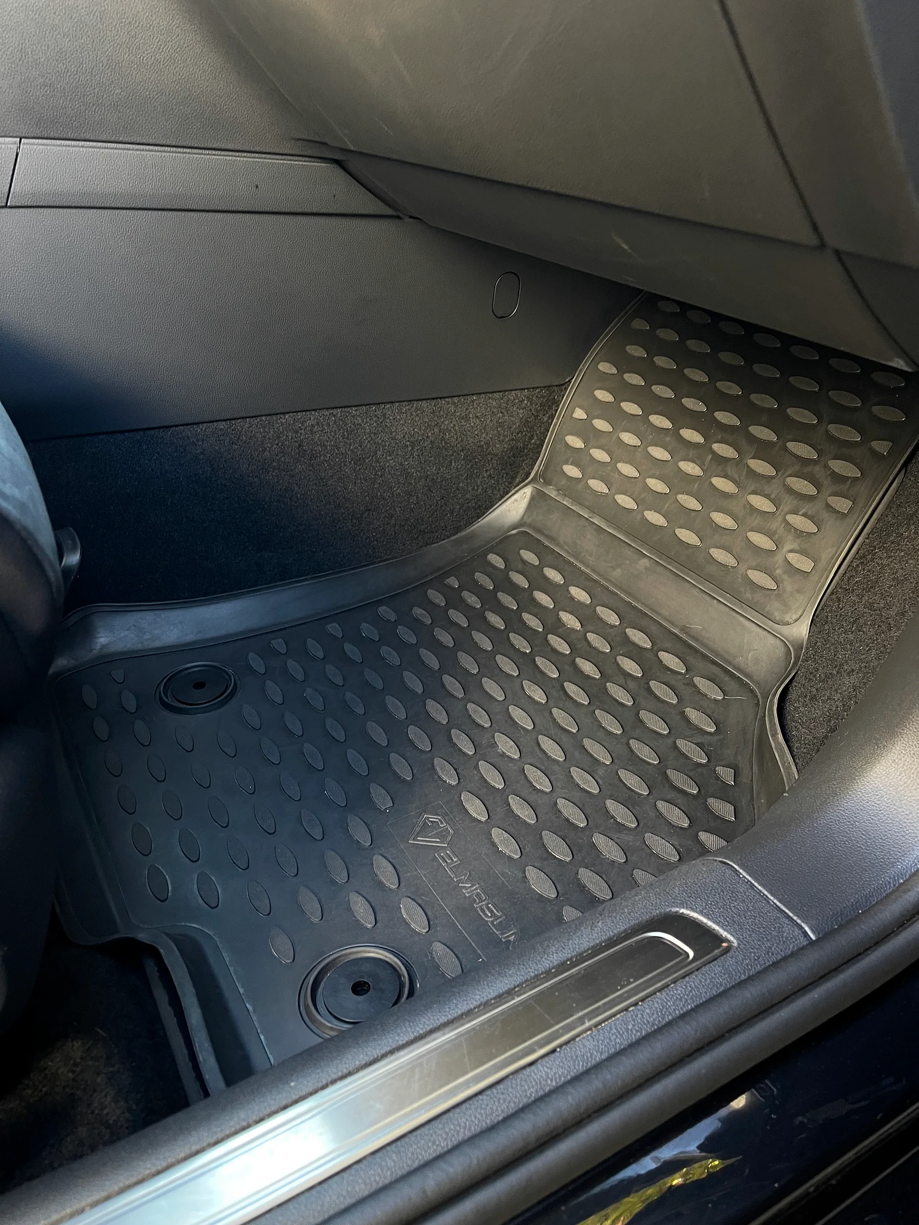 Gereinigter Fußraum im Volkswagen Passat